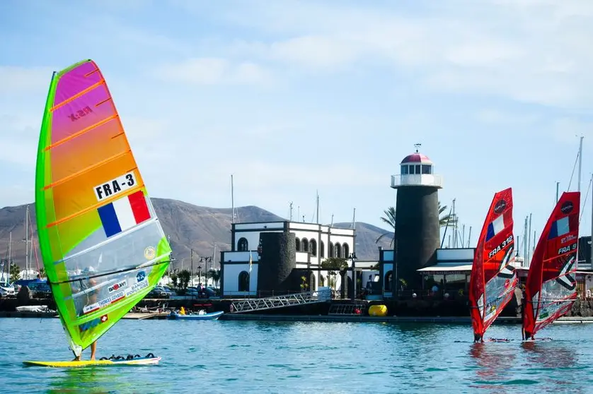 windsurf