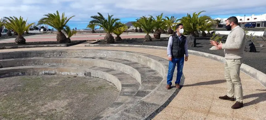 El alcalde de Yaiza y el concejal de Obras en visita a la zona de San Marcial del Rubicón