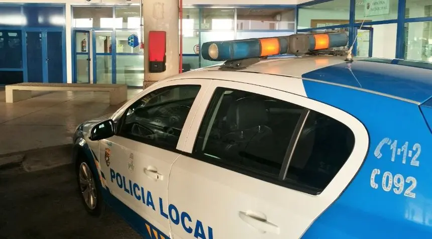 Turismo-patrulla-de-la-Policía-Local-de-Yaiza