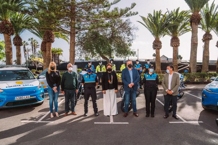 Nuevos coches y motocicletas eléctricas para la Policía Local de Arrecife adquiridas por el Ayuntamiento