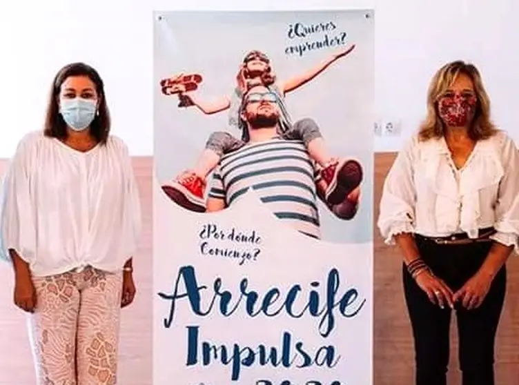 Ayudasde ARrecife  para los universitarios 2020 2021. La alcaldesa y la concejal de Educación