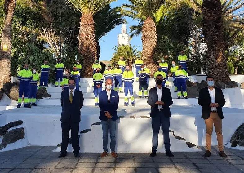 ALCALDE, CONCEJALES, REPRESENTANTE FCC Y TRABAJADORES 4