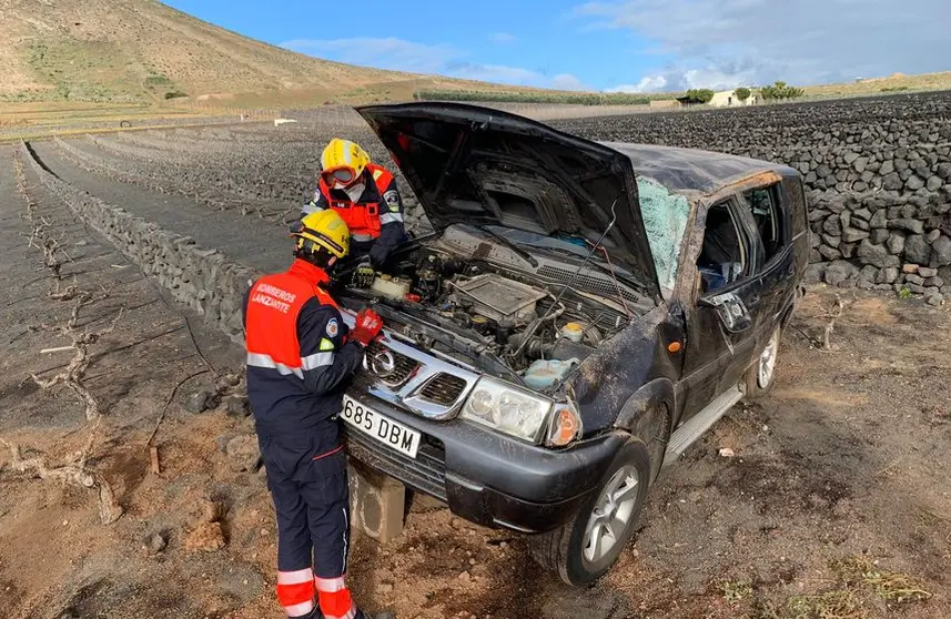 Imagen de los bomberos en el accidente.