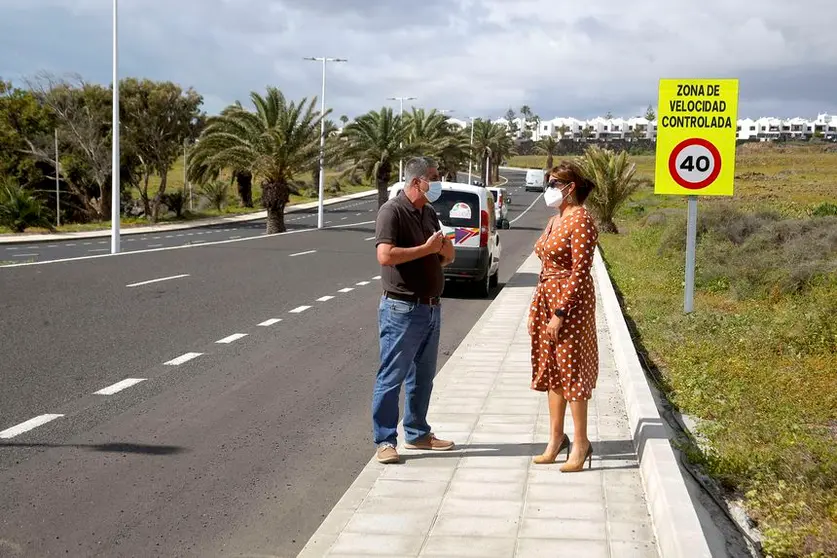 OLIVIA Y ENÞO EN COSTA TEGUISE 1