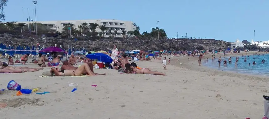 Imagen de Playa Dorada, en Yaiza.