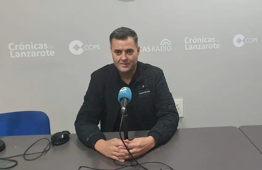 Francisco Aparicio en el estudio de Crónicas Radio - Cadena Cope.