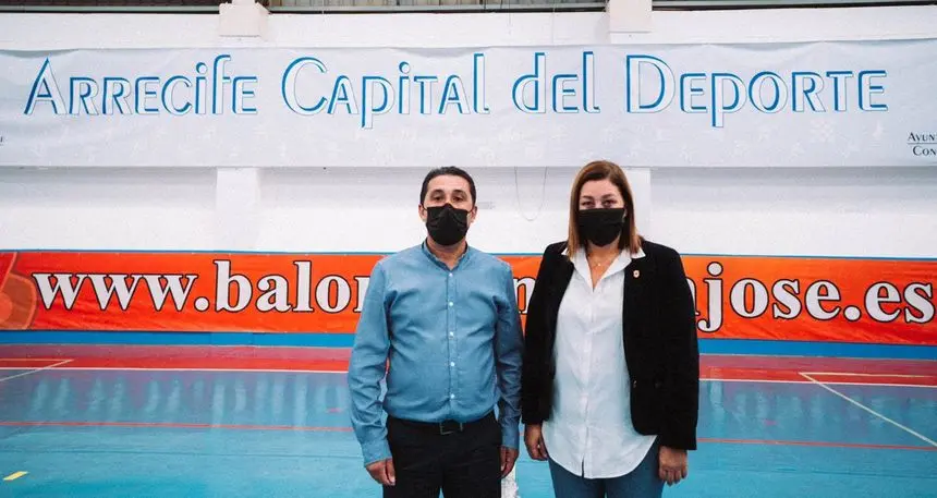 Inversiones en el Pabellón de Titerroy. La alcaldesa Astrid Pérez y el concejal de Deportes Roy González