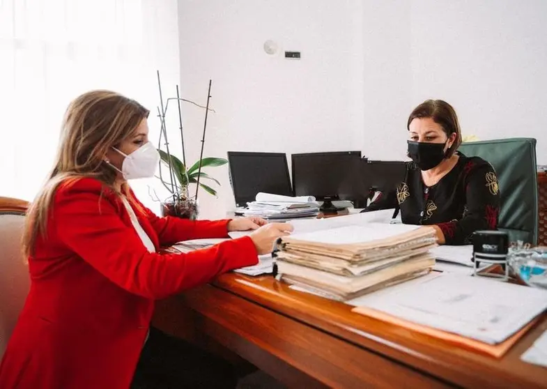 Astrid Pérez y María Jesús Tovar. En una reunión de trabajo en la alcaldía