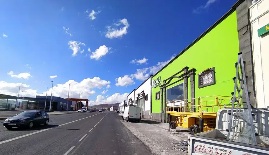 La zona comercial e industrial de Argana acoge la apertura de nuevos comercios y actividad empresarial