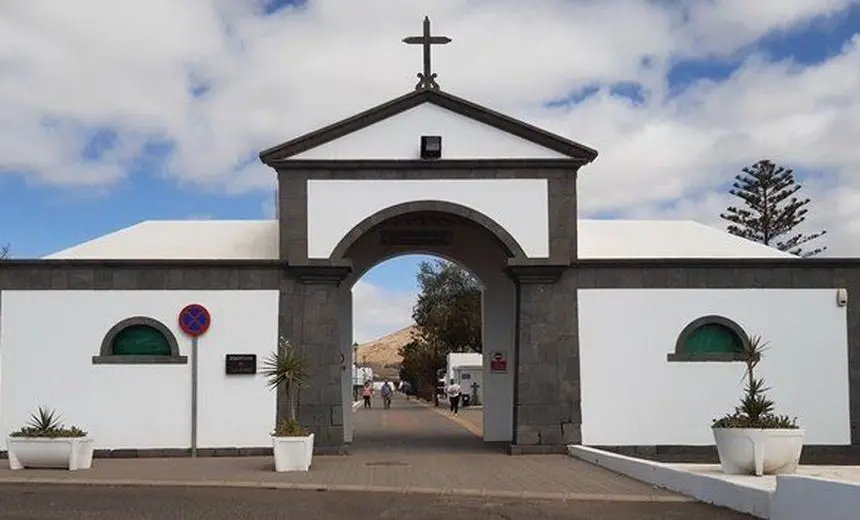 Exterior del cementerio municipal de Arrecife (2)