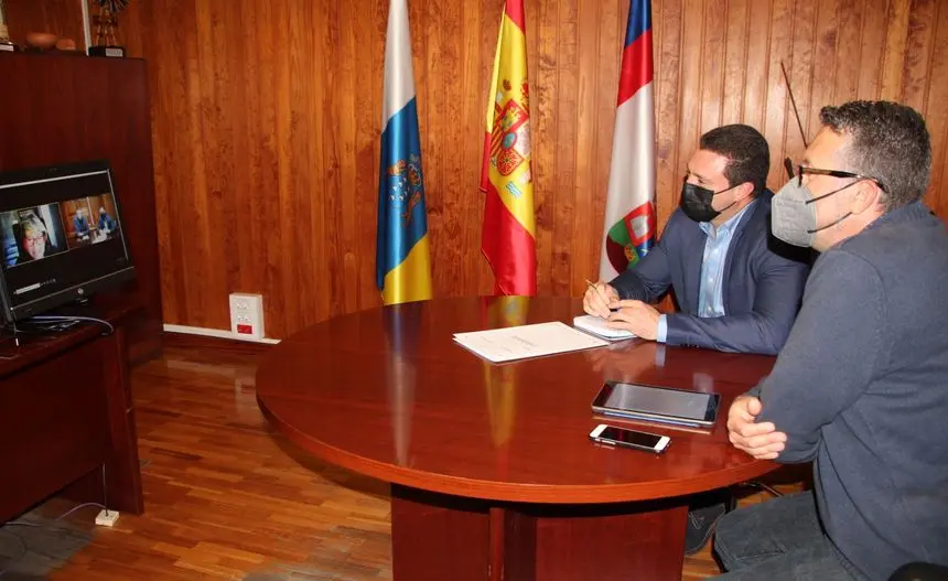 Óscar Noda y Neftalí Acosta durante la reunión.