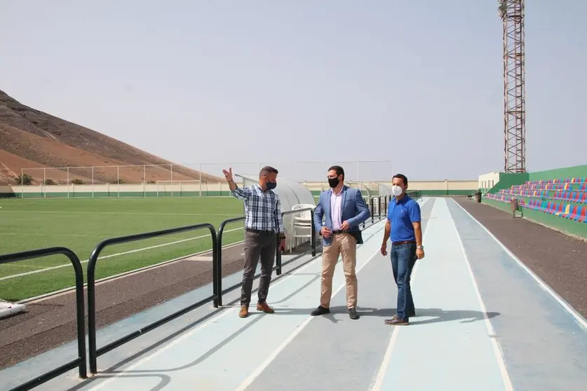 pista atlética del campo de fútbol