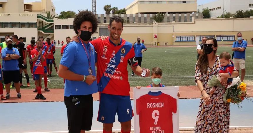 El presidente de la UD Lanzarote tuvo numerosos detalles con el jugador y con su familia.