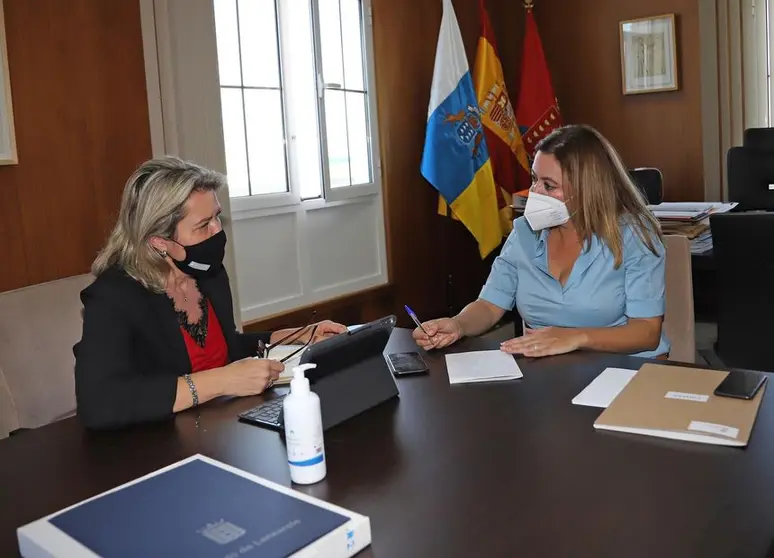 Presidenta del Cabildo y Alicia Vanoostende (4)