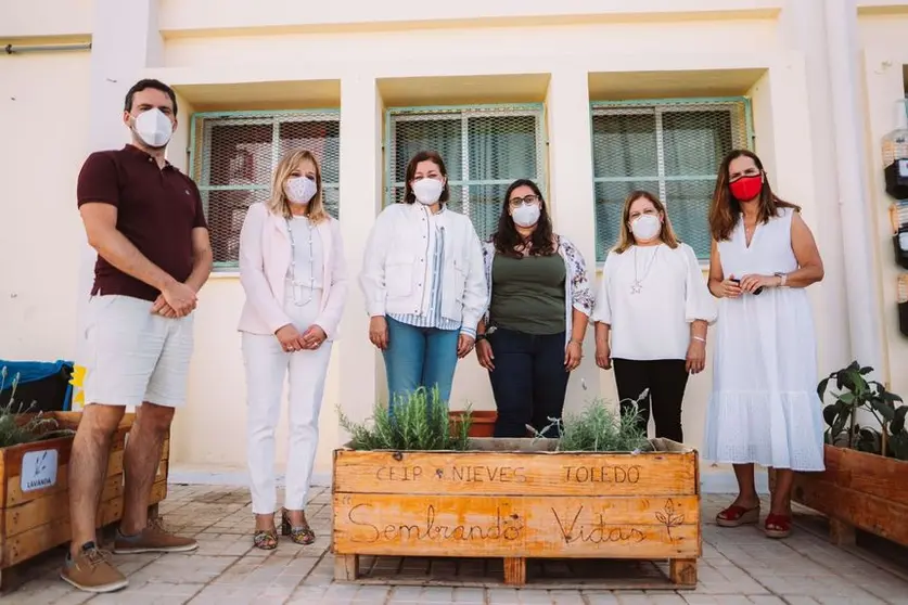 Arrecife felicita al colegio Nieves Toledo y Benito Méndez por sus premios en los Huertos Escolares de Canarias. Visita de la alcaldesa al CEIP