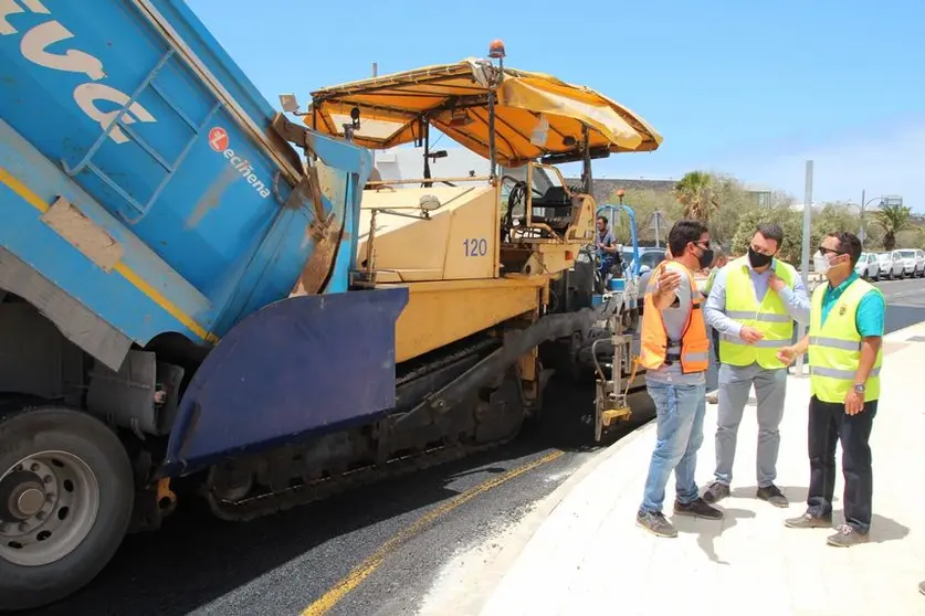 Óscar Noda y el concejal de Obras Jonatan Lemes