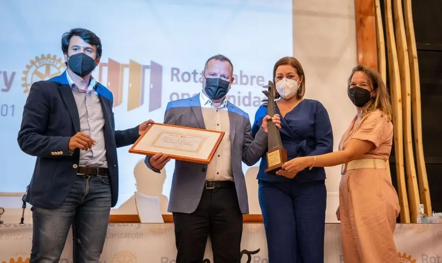 La alcaldesa de Arrecife, Astrid Pérez, y el vicepresidente segundo del Cabildo, Marcos Bergaz, acudieron al acto