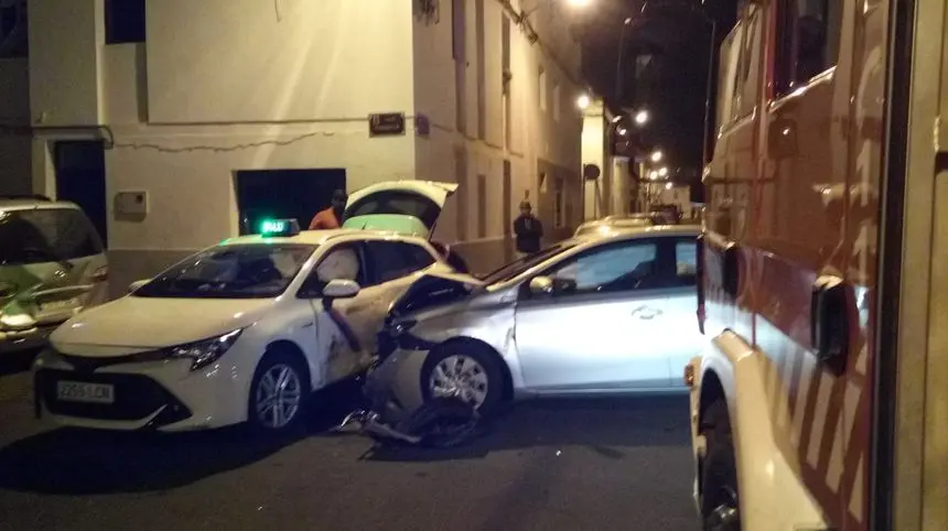 Momento en el que llegaron los bomberos del Consorcio al accidente