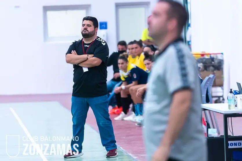 Imagen de Juan Rivera durante su etapa como técnico del