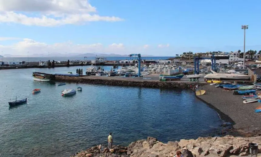 Vista-general-del-puerto-de-Playa-Blanca-web