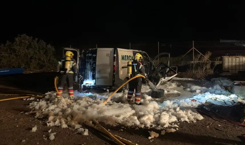 Momento de la actuación de los bomberos