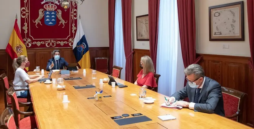 Imagen de la reunión de este jueves en la Mesa del Parlamento de Canarias.