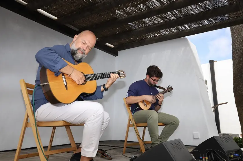 Abraham Ramos y Juan Sebastiaěn Ramiěrez (26)