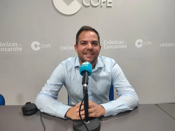 Jacobo Medina, en el estudio de Crónicas Radio - Cadena Cope.