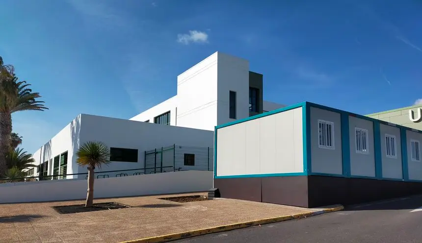 Imagen de la fachada del hospital Doctor José Molina Orosa de Arrecife