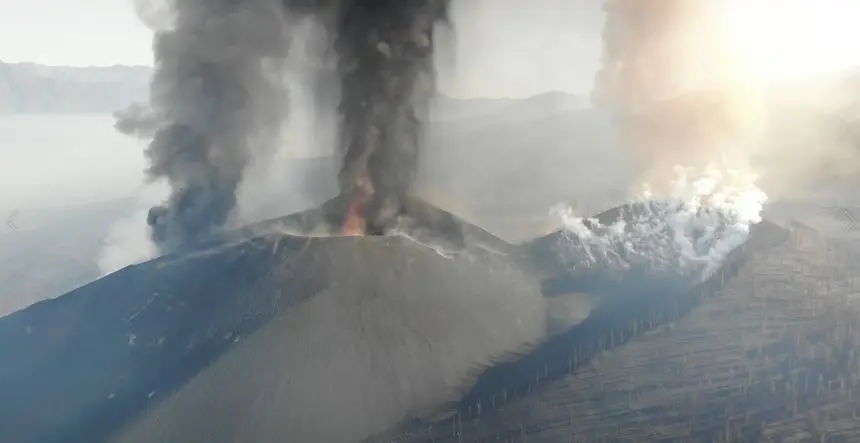 Imagen del volcán de La Palma de este domingo.