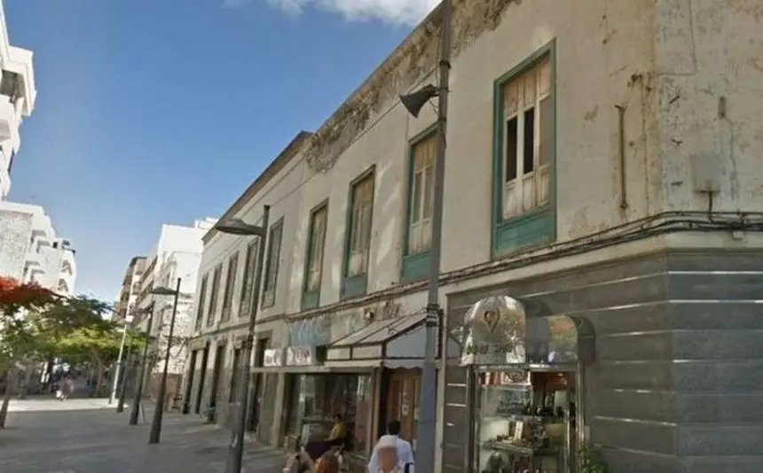 Fachada del antiguo Hotel Oriental de Arrecife.