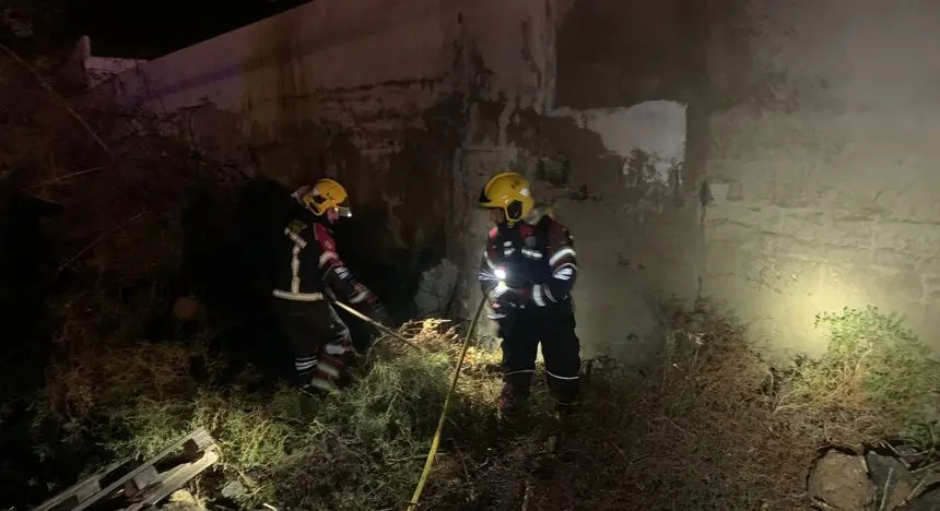 Los bomberos en el momento en el que sofocaron el incendio