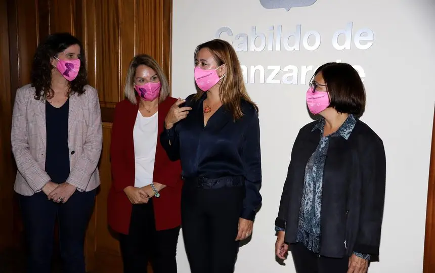 Presta. María Dolores Corujo y Noemí Santana, Consejera Dchos Sociales (7)