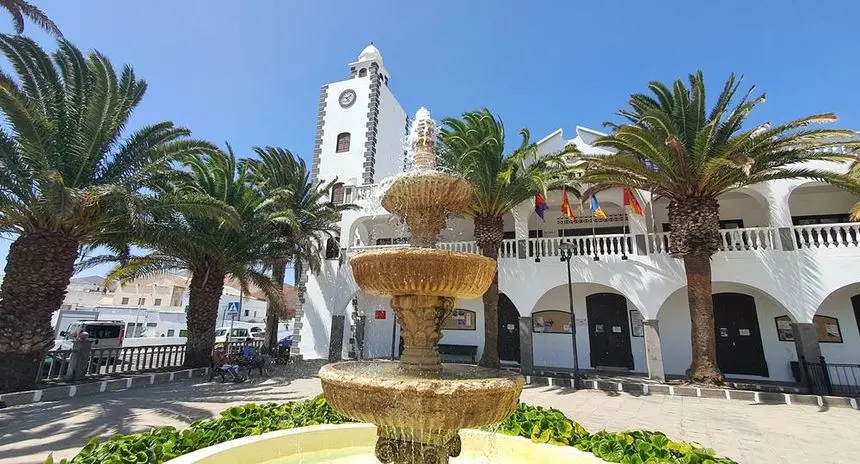 FOTO AYUNTAMIENTO DE SAN BARTOLOMÉ (2)