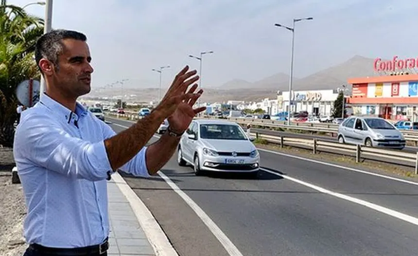 Alexis Tejera en una imagen de archivo explicando uno de los muchos proyectos que desarrolló en Playa Honda