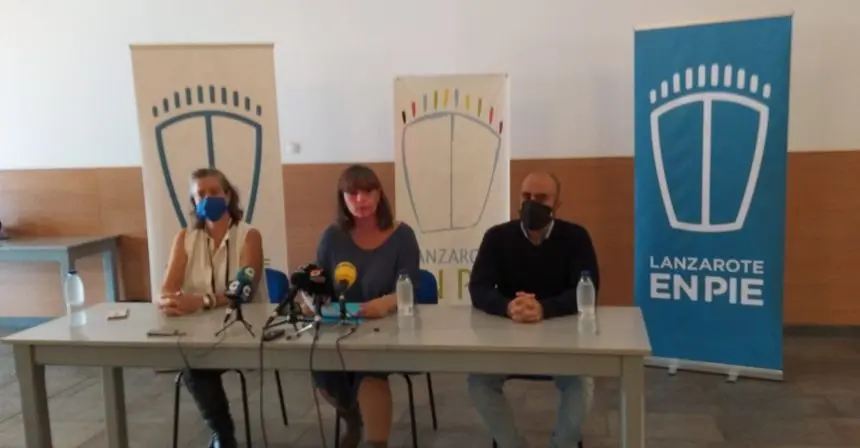 Momento de la rueda de prensa en la que Leticia Padilla anuncia que no se van a incorporar al nuevo Gobierno de Arrecife.