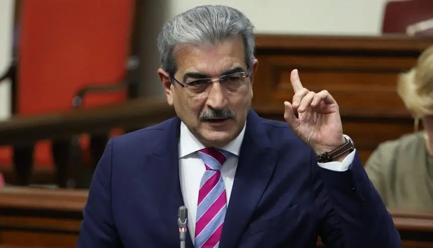 Román Rodríguez durante una comparecencia en el Parlamento autonómico