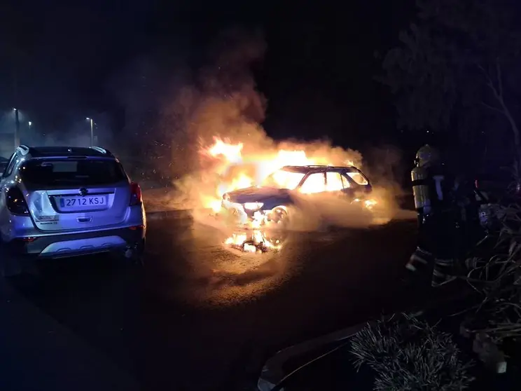 Vehículos afectados por el incendio de la Avenida Fred Olsen.