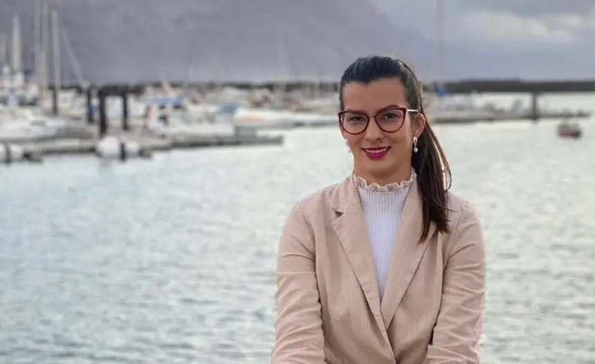 La concejal Nieves Arrocha en La Graciosa