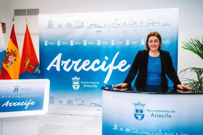La alcaldesa de Arrecife en rueda de prensa