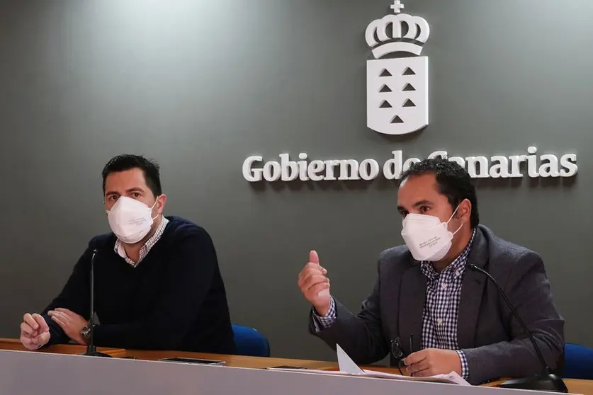 El viceconsejero de Empleo del Gobierno de Canarias, Gustavo Santana, y el director general de Trabajo, Alejandro Ramos, analizan los datos del paro correspondientes a diciembre de 2021.