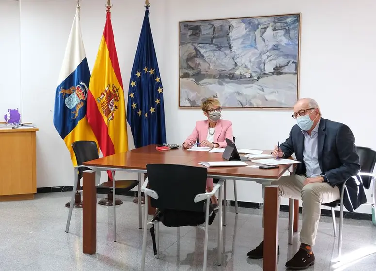 La consejera de Economía, Conocimiento y Empleo del Gobierno de Canarias, Elena Máñez, el viceconsejero de Empleo, Gustavo Santana, y el director general de Promoción Económica, Laureano Pérez, se reúnen con el secretario general de la Confederación de Empresarios de Santa Cruz de Tenerife (CEOE-Tenerife), Pedro Alfonso, y el directivo de la Federación de Empresarios de La Palma (Fedepalma) David Fuentes