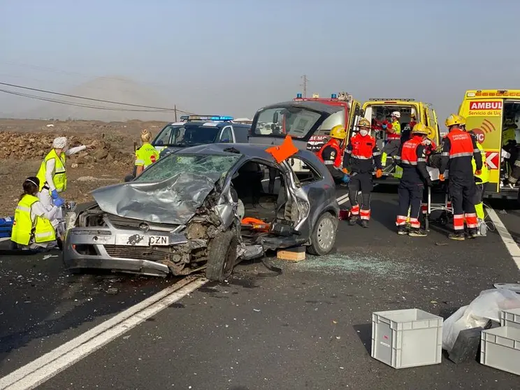 Actuación del Cuerpo de Bomberos en el accidente ocurrido este viernes en la LZ2.