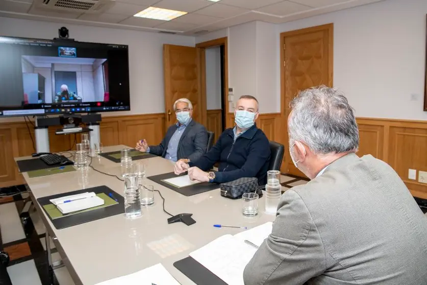 Reunión de Ángel Vïctor Torres con los presidentes de los clubes canarios que disputan ligas profesionales de fútbol y baloncesto.