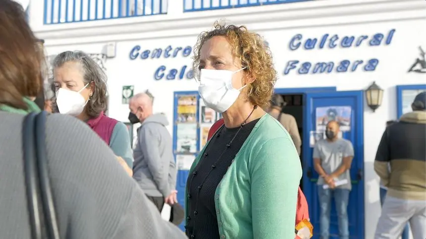 Reunión Elena Solís con vecinos de Famara.