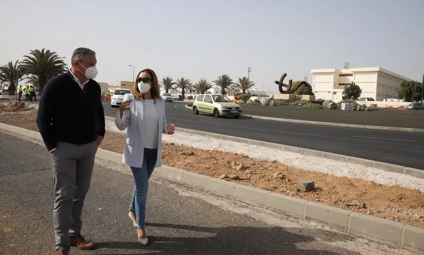 María Dolores Corujo y Alfredo Cabrera durante su visita a las obras.