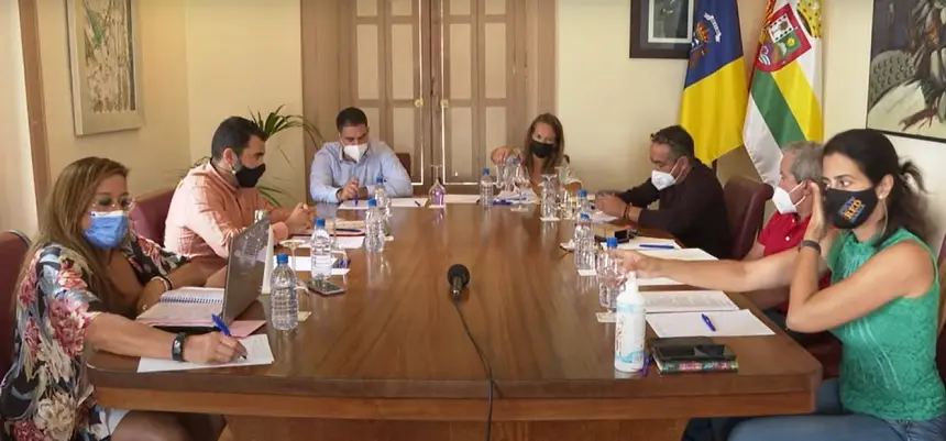 Imagen de uno de los últimos plenos celebrados en Haría. 