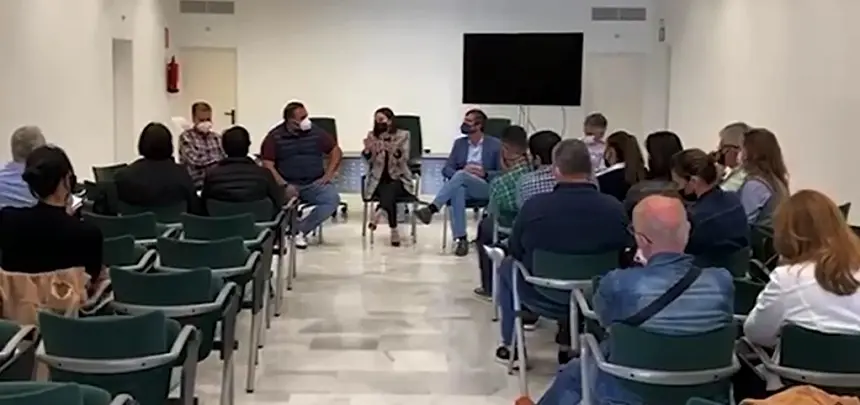 Imagen de la reunión que han mantenido este lunes los representantes de CC en el Cabildo con AFA, Adislan y 