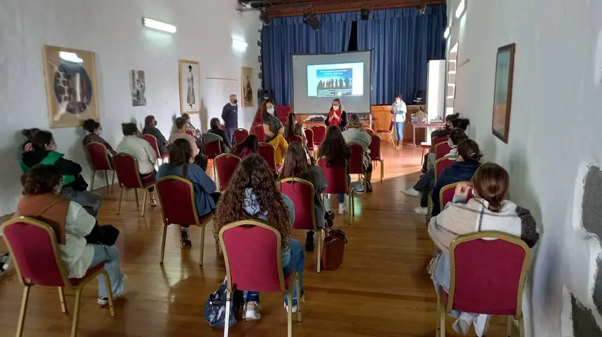 Imagen de la charla ofrecida en La Villa.