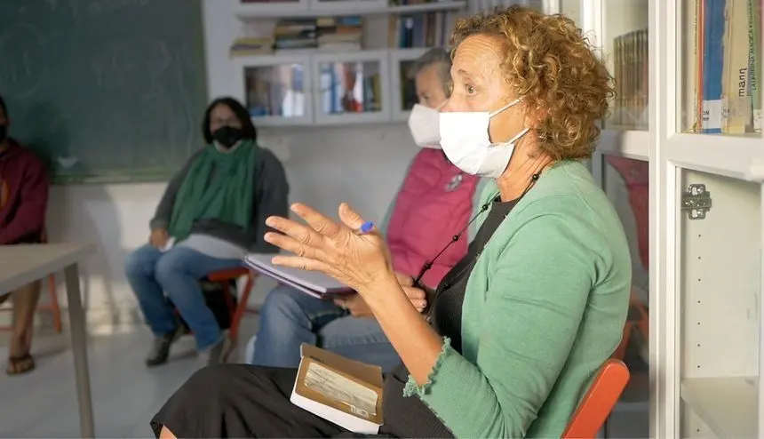 Elena Solis durante la reunión que mantuvo con los vecinos de Famara.